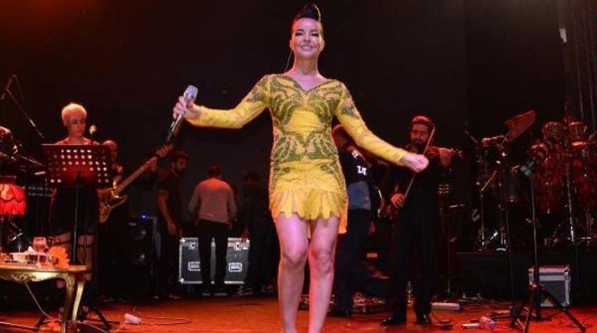 Portakal Çiçeği Karnavalı'nda 90 Bin Kişi Yürüdü, 80 Bin Kişi Izledi (3)