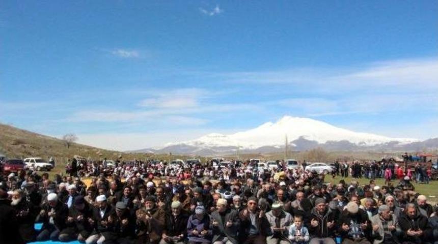 Kayseri'de 35 Yıl &Ouml;nce Toprak Altında &Ouml;len 40 Kişi Anıldı