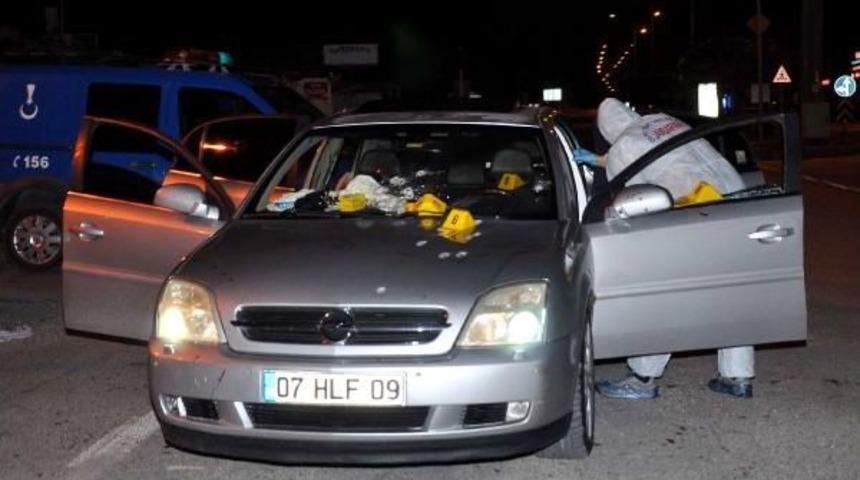 Seyir Halindeki Otomobile Silahlı Saldırı: 1 Yaralı