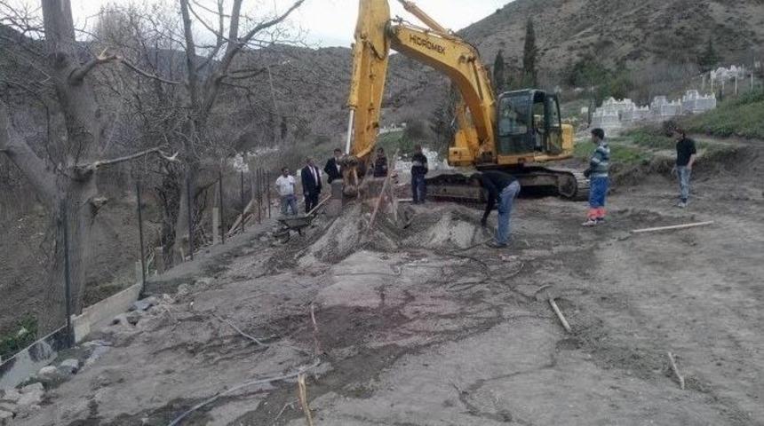 Koyulhisar&rsquo;da Mezarlıklarda &Ccedil;evre D&uuml;zenlenme &Ccedil;alışmaları
