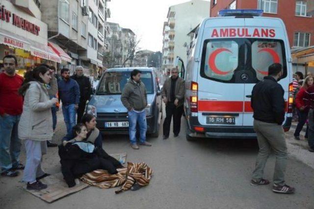 Ekmek Almaya Giden Kadına Hafif Ticari Araç Çarptı