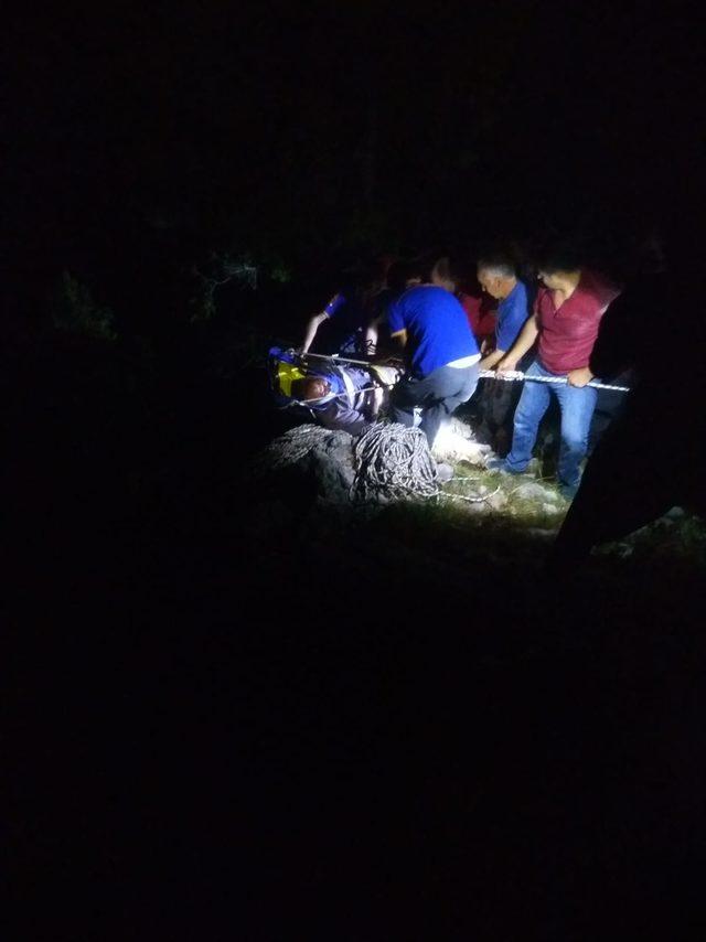 Kayalıklardan düşen kişiyi, AFAD ve itfaiye ekipleri kurtardı