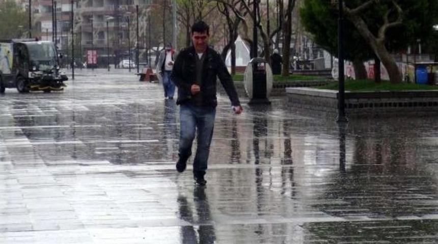 G&ouml;k&ccedil;eada'ya Ulaşıma Fırtına Engeli