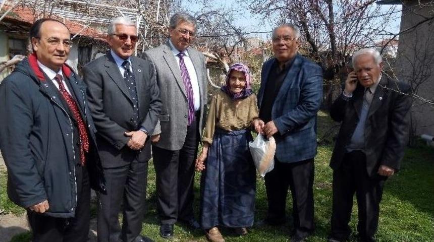 &rsquo;yaşlı Y&uuml;zlerde Bir Tebess&uuml;m Bırak&rsquo; Kampanyası