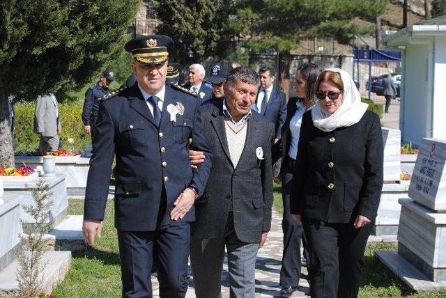 Amasya’da Polisler Kurban Kestirip Şehitlikte Dua Etti