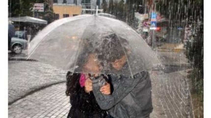 Yağış Fırtınayla Birlikte Etkili Olacak