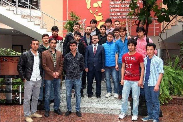 Afganistanlı Öğrencilerden Prof. Dr. Bağcı’ya Ziyaret