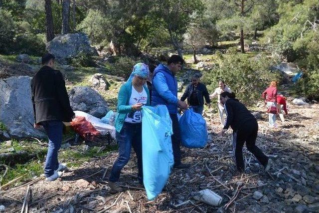 Dalaman’da İhaleye Çıkan Koylarda Temizlik Eylemi