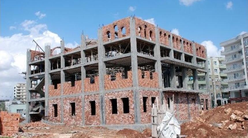 Bah&ccedil;elievler&rsquo;de Yapılan Cami İnşaatı Devam Ediyor