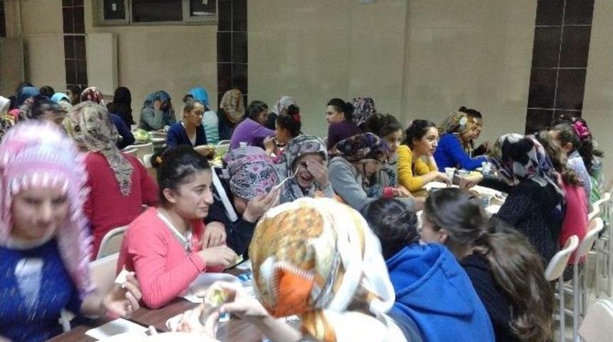 Pansiyon &Ouml;ğrencilerine &Ccedil;iğk&ouml;fte Partisi