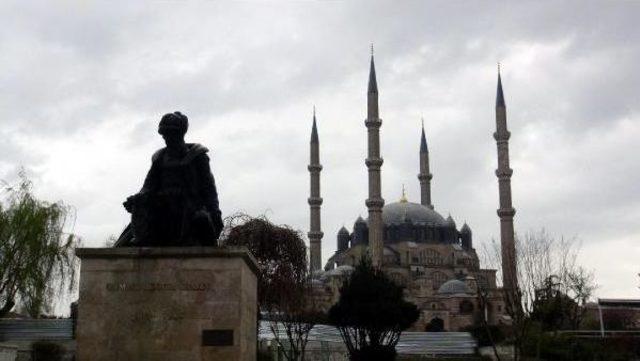 Selimiye Camisi’Ne Çorapsız Girmek Yasak