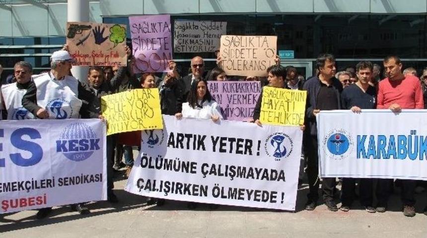 Sağlık &Ccedil;alışanları, Doktora Yapılan Saldırıyı Kınadı