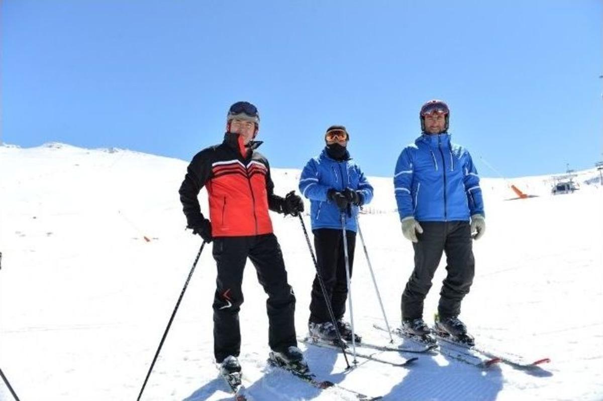 Vali Altıparmak T&uuml;m Kayakseverleri Konaklı&rsquo;ya Davet Etti