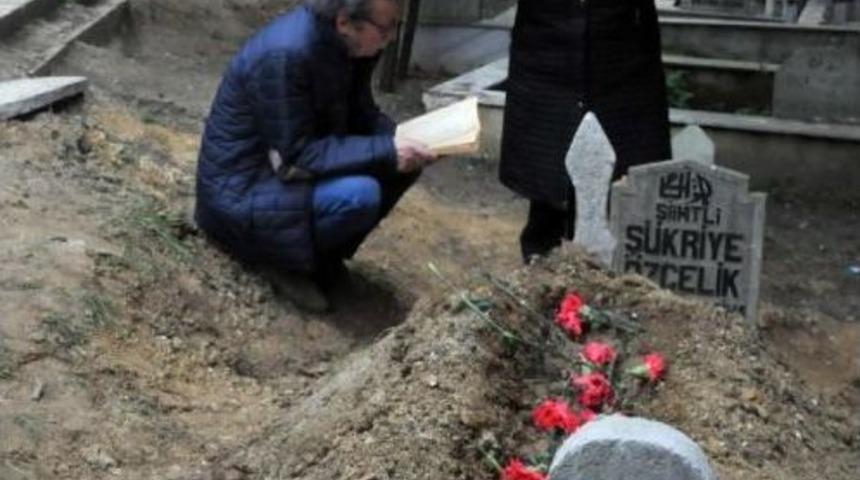 Halil &Ouml;ğretmenin Okulunda &Ouml;nce Saygı Duruşu Sonra Dersbaşı (4)