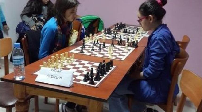 Cumhuriyet Ortaokulunun Satran&ccedil; Başarısı