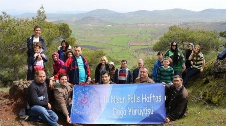 Kula Polisi Doğa İ&ccedil;in Y&uuml;r&uuml;d&uuml;