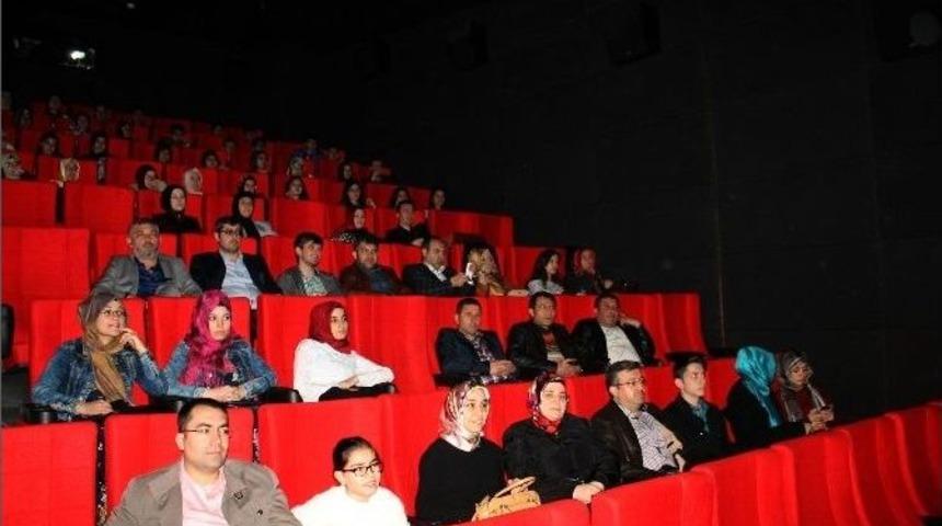 Ak Parti Afyonkarahisar Gen&ccedil;lik Kolları Sinemada Buluştu