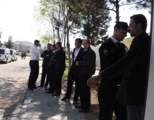 Şanlıurfa Dedaş Binasına Taşlı Saldırı 2