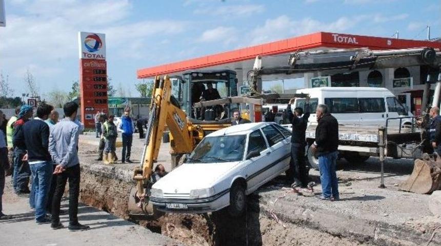 El Freni &Ccedil;ekilmeyen Ara&ccedil; &Ccedil;ukura Girdi
