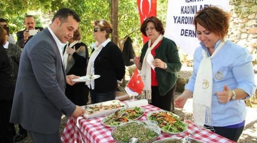 Başkan Y&uuml;cel, Kolokyuma Katılan Akademisyenlere Teşekk&uuml;r Etti