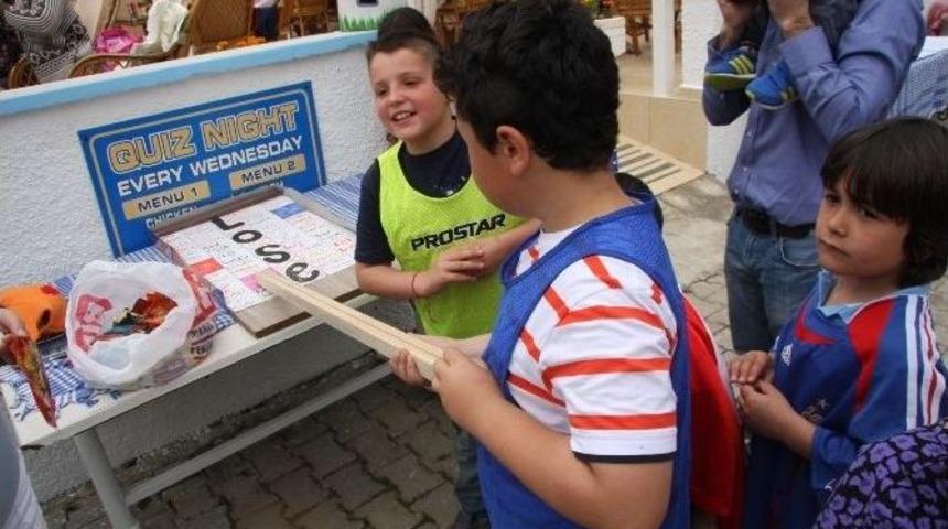 Didim&rsquo;de Paskayla Eğlencesinin Geliri Okula Bağışlandı