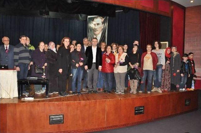 Şiirseveler Gedik İle G&ouml;n&uuml;l S&uuml;rg&uuml;n&uuml; Şiir Akşamında Buluştu 1