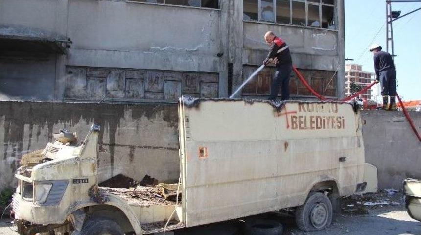 Hurda Ara&ccedil; Kesiminde Yangın &Ccedil;ıktı