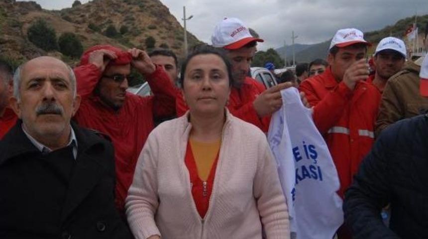 Bayraklı Belediyesi'nde Işten &Ccedil;ıkartılan Iş&ccedil;i Gerginliği