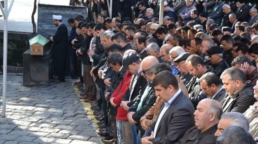 Kayseri&rsquo;de 8. Kattan D&uuml;şen &Ccedil;ocuk Son Yolculuğuna Uğurlandı
