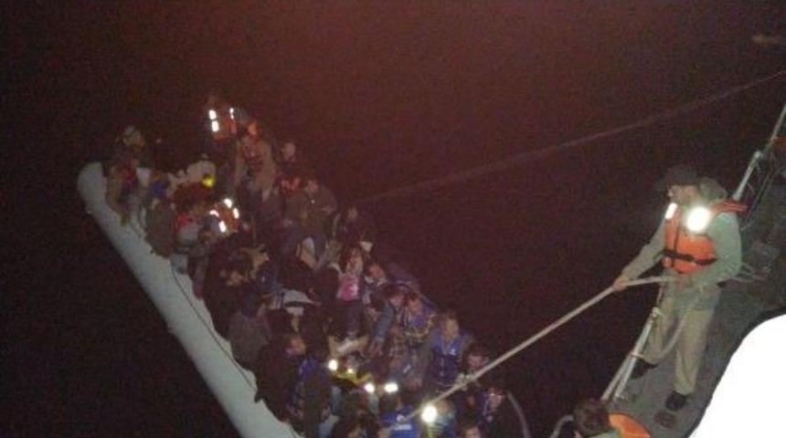 Ege'de Ka&ccedil;akları Sahil G&uuml;venlik &Ouml;l&uuml;mden Kurtardı