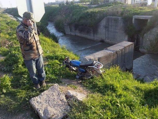 Kamyona Çarpan Motosikletin Sürücüsü Hayatını Kaybetti