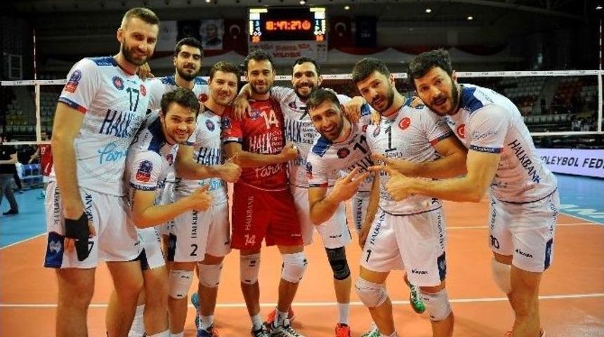Halkbank Finalde