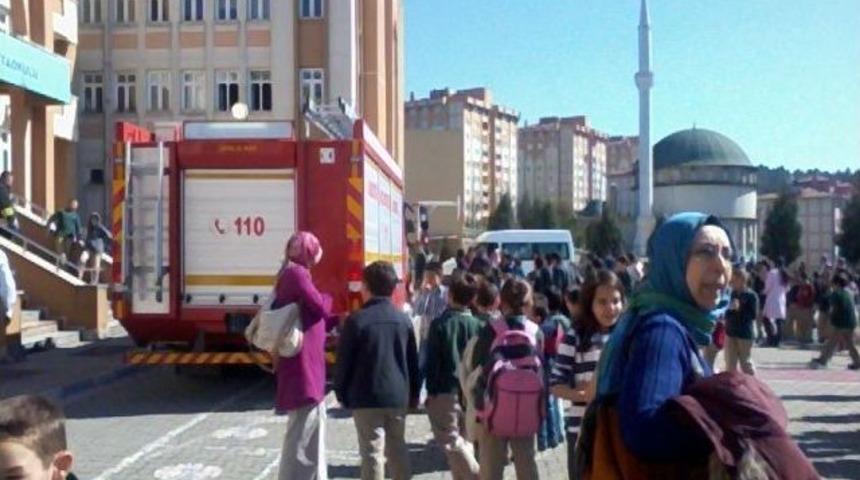 Okulda &Ccedil;ıkan Trafo Yangını Paniğe Neden Oldu