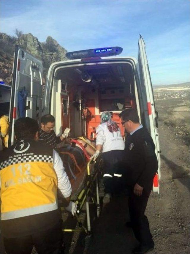 Otomobilden D&uuml;şen Adamı U&ccedil;uruma Yuvarlanmaktan &Ccedil;alı Kurtardı 1