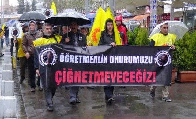 Uşak'ta Vali Cebiroğlu'na Protesto