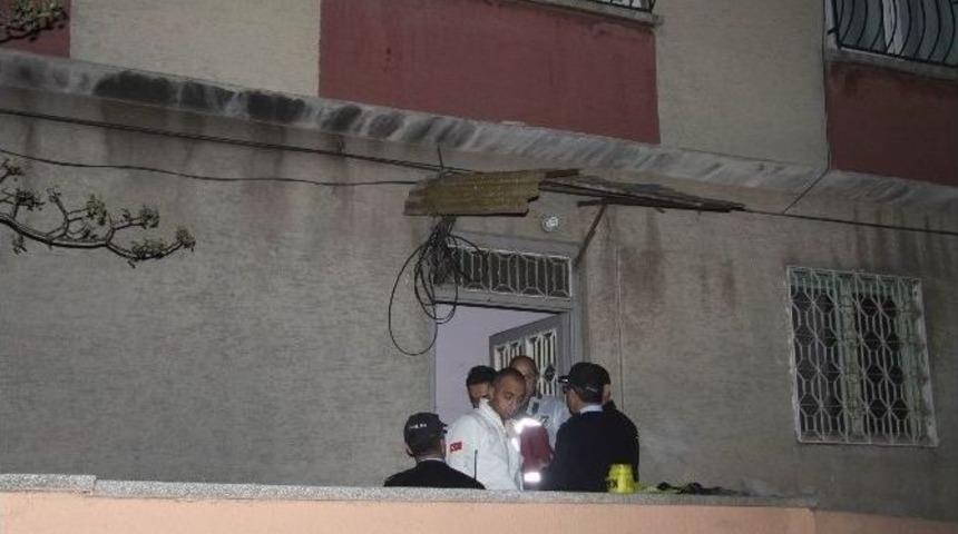 Eşini 3 Yaşındaki Oğlunun G&ouml;zleri &Ouml;n&uuml;nde D&ouml;verek &Ouml;ld&uuml;rd&uuml;