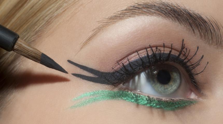 Eyeliner s&uuml;rmenin p&uuml;f noktaları...