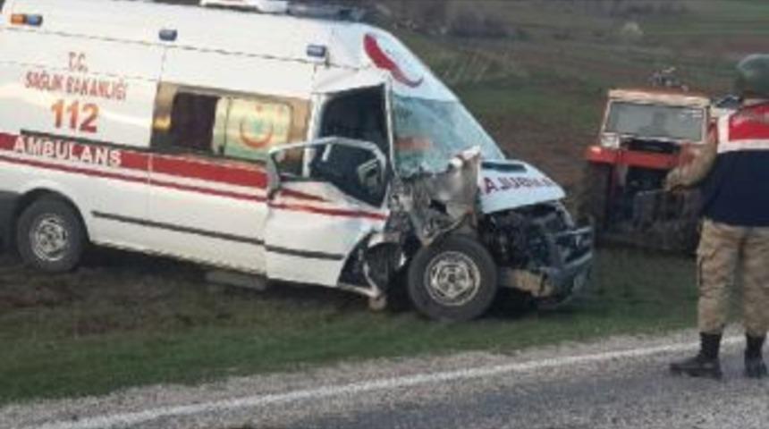 Ankara'dan Tokat'a Hasta G&ouml;t&uuml;ren Ambulans Kaza Yaptı