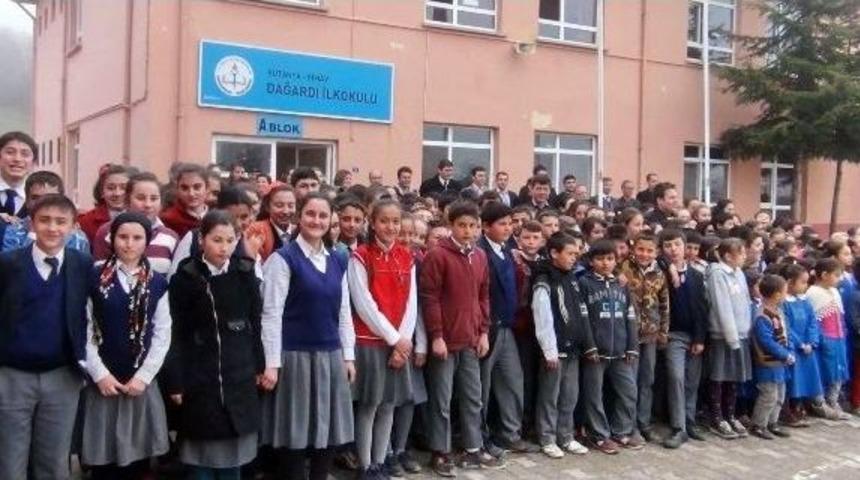 Okulda Giyim Mağazası A&ccedil;tılar