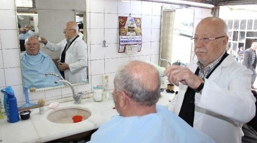 Bu Berber D&uuml;kkanına Teknolojinin Girmesi Yasak