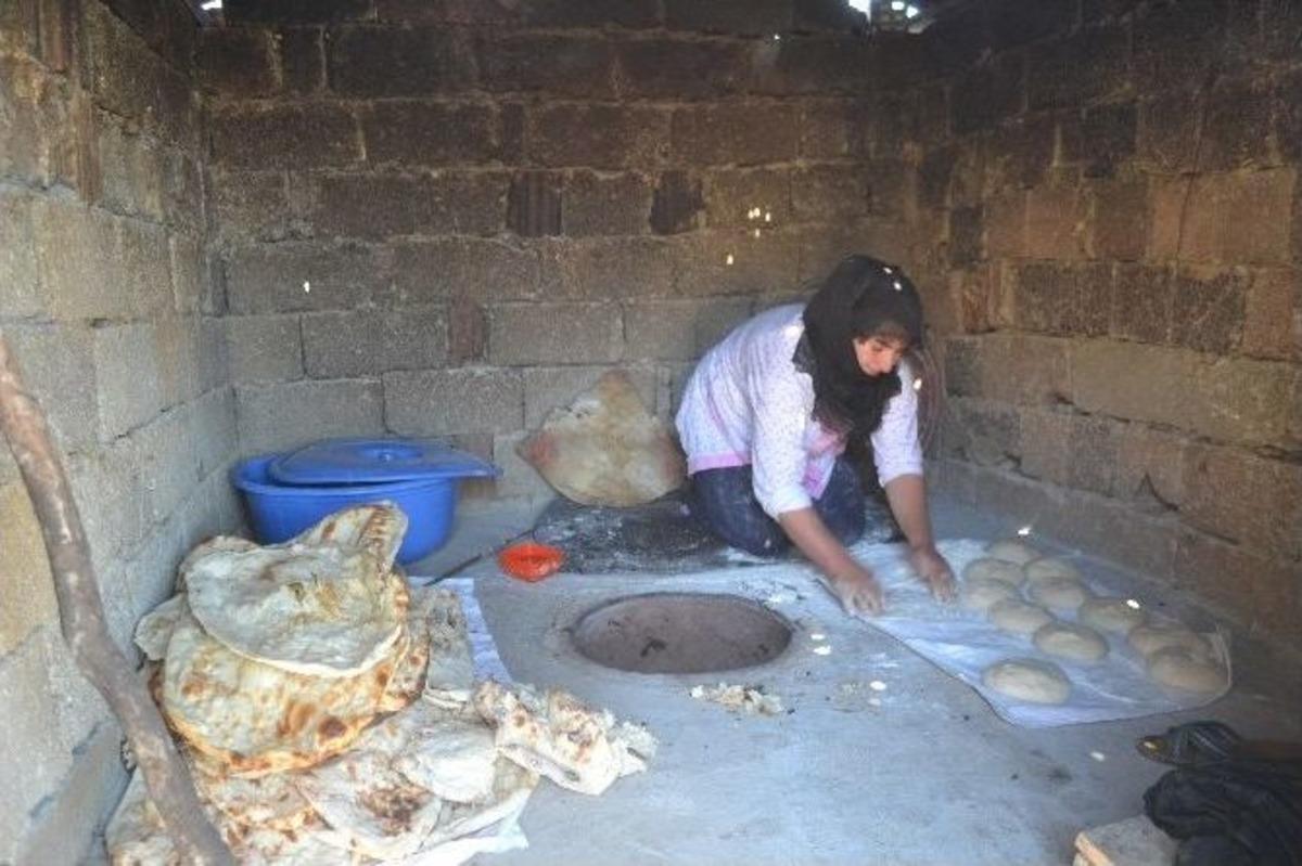 (&ouml;zel Haber) Tandır Ekmeği İş Kapısı Oldu