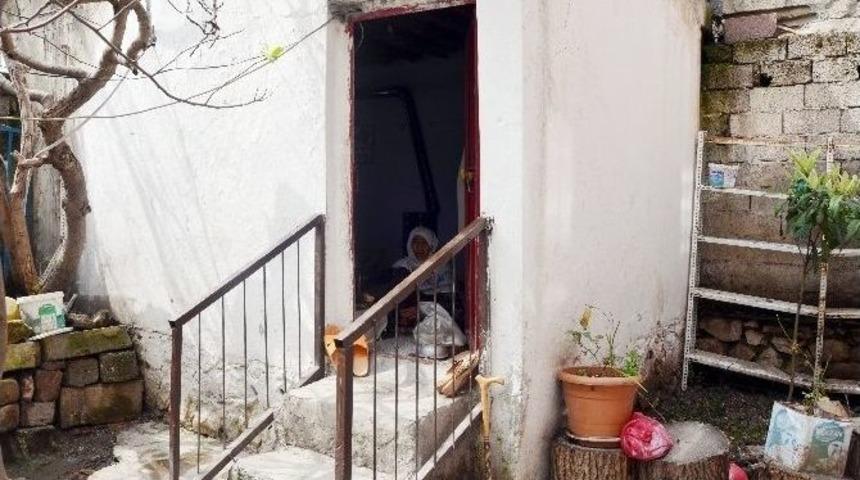 80 Yaşındaki Yalnız Kadın Yardım Bekliyor