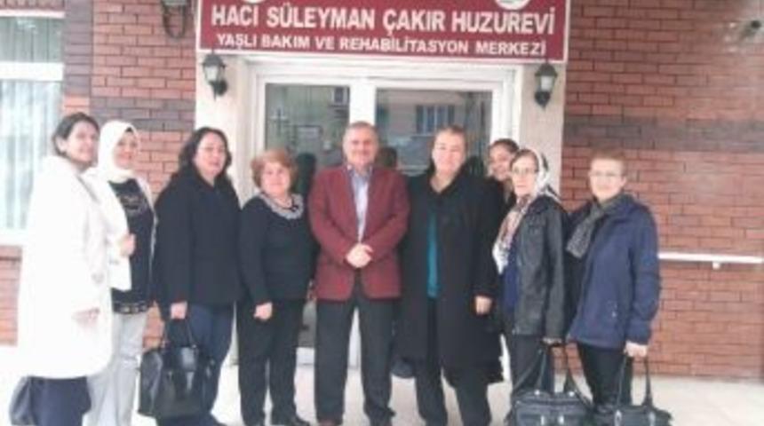 &Uuml;lk&uuml;c&uuml; Kadınlardan Huzurevine Ziyaret