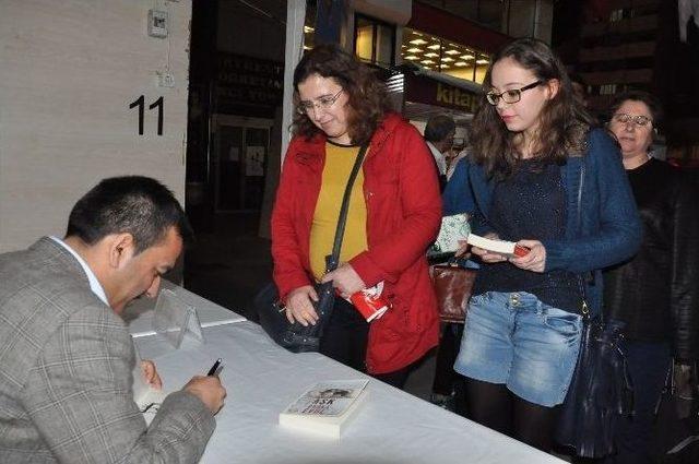 Gazeteci Sinan Akyüz, Savaşta Kadın Olmayı Anlattı 2