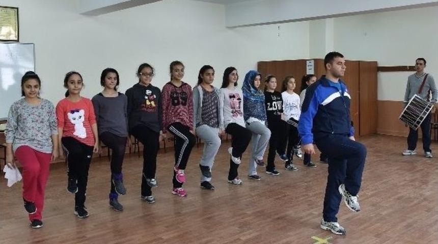 Halk Oyunlarının En G&uuml;zel &Ouml;rnekleri Mamak&rsquo;ta