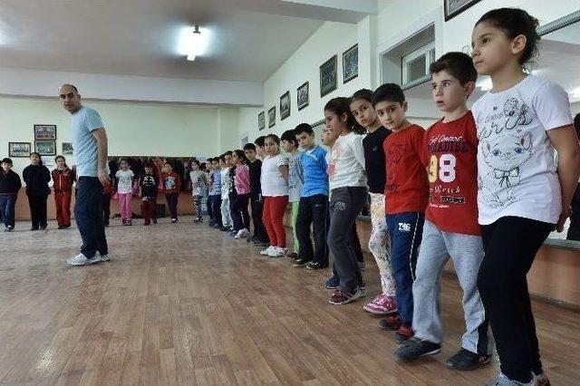 Halk Oyunlarının En Güzel Örnekleri Mamak’ta