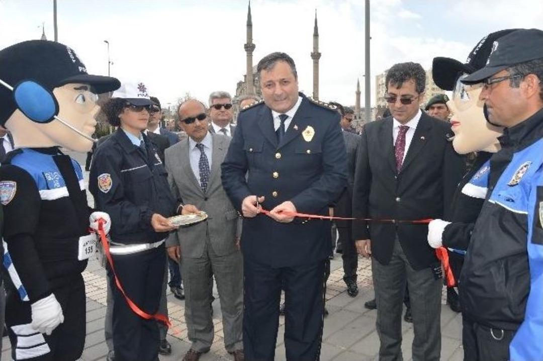 Polis Sergisinde Şaşırtan Dolandırıcılık
