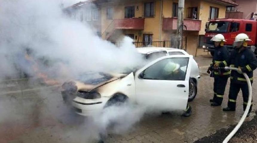 Elektrik Sistemindeki Arıza Otomobili Yaktı