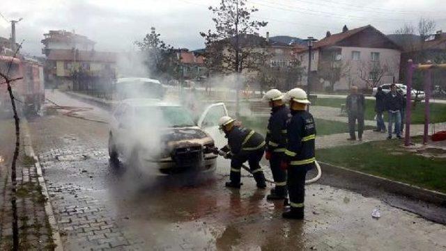 Elektrik Sistemindeki Arıza Otomobili Yaktı