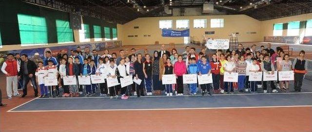 Küçükler Tenis Turnuvası Başladı